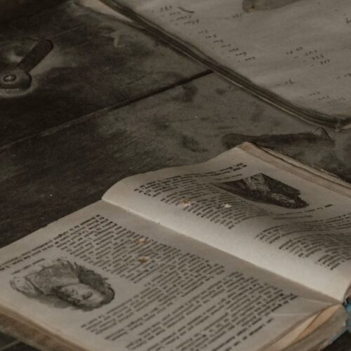 Cómo conservar libros antiguos en casa y evitar su deterioro