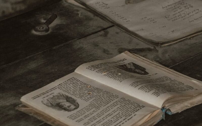 Cómo conservar libros antiguos en casa y evitar su deterioro